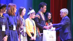 Các bạn trẻ không được quên tiếng dân tộc mình