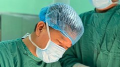 Bé 14 ngày tuổi đã phải phẫu thuật vì khối u máu gây nguy hiểm tính mạng