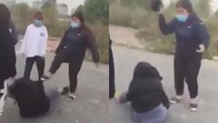 Bị đánh chỉ vì... nhìn không thấy thích