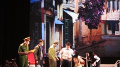 Sân khấu kịch nóng với “Cô vy”