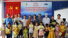 Phó Chủ tịch nước đến thăm người lao động tại nhà máy sữa 4.0 của Vinamilk trước thềm Tết Tân Sửu