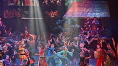 Nghệ thuật biểu diễn: Lại đứng ngồi không yên