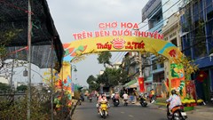 Rực rỡ sắc xuân ở chợ hoa “Trên bến dưới thuyền”
