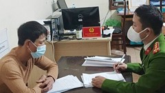 Xử phạt 2 người đưa khách tham quan chùa Hương bất chấp lệnh cấm