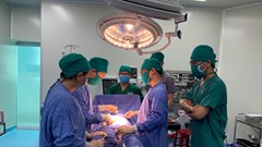 Cứu kịp thời cụ bà gần 90 tuổi bị tràn máu ổ bụng hiếm gặp