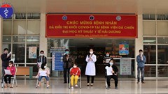 Bé sơ sinh 24 ngày tuổi mắc Covid-19 đã khỏi bệnh