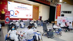 Chỉ còn gần 5.000 đơn vị máu, y bác sĩ khai xuân bằng những giọt máu nghĩa tình