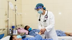 Bệnh nhân ung thư nên tiêm vắc xin Covid-19 như thế nào?