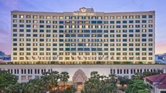 Campuchia "căng mình" chống dịch, khách sạn sang thành bệnh viện dã chiến