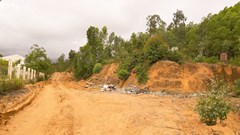 “Đất tặc”, “đá tặc” tại di tích lịch sử quốc gia Đồi Cả (Phù Cát, Bình Định): “Rất khó xử lý” (?!)