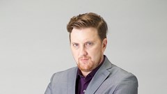 Đạo diễn Aaron Toronto trải lòng về phong tục ma chay của Việt Nam  trong phim "Đêm tối rực rỡ"