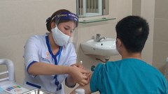 Vắc xin phòng Covid-19 về Việt Nam sẽ chậm và ít hơn dự kiến