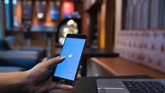 12 bang của Mỹ yêu cầu Facebook và Twitter ngăn thông tin sai lệch
