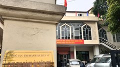 Đến cơ quan công quyền hò hét, đập phá: Nếu là giáo viên thì phải xem lại hành vi văn hoá không đúng mực