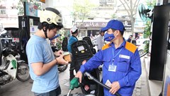 Xăng RON95-III tăng thêm 165 đồng, giá bán vượt 19.000 đồng mỗi lít