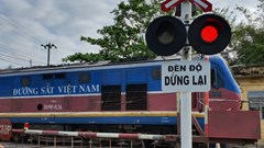 Nam thanh niên lao vào tàu hoả tử vong thương tâm