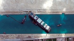 Ai Cập mất 1 tỷ USD giải cứu siêu tàu mắc kẹt trên kênh Suez