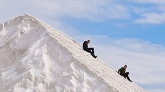 "Núi tuyết không lạnh'' phía bắc kênh đào Suez bất ngờ hút khách du lịch