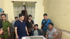 Bắt quả tang 2 đối tượng vận chuyển 8 bánh heroin ở Sơn La