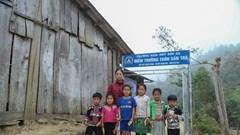 Trèo lên non cao tìm gặp hai cô giáo trẻ