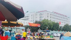 Nhếch nhác trước Bệnh viện Hữu nghị Đa khoa Nghệ An