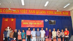 Báo Văn Hóa trao quà cho bà con nghèo xã Đức Hòa Thượng:​ Sẽ đón Tết vui hơn, đầm ấm hơn