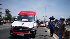 Xe máy đi ngược chiều đối đầu với xe khách, 2 người tử vong tại chỗ