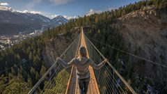 "Thót tim" trước cây cầu trên không cao nhất chuẩn bị ra mắt ở Canada