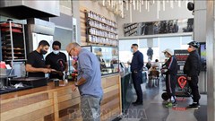 Israel nới lỏng quy định đeo khẩu trang nhờ kết quả tiêm chủng