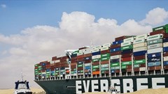 Siêu tàu mắc kẹt ở kênh đào Suez gặp thêm rắc rối mới