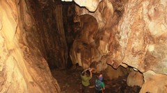 Khám phá hang động tuyệt đẹp ẩn sâu hàng chục năm giữa rừng Quảng Trị