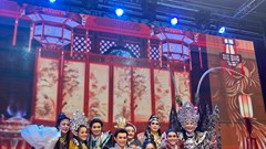 Sân khấu cải lương nhộn nhịp "vào mùa"