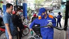 Giá xăng tăng gần 200 đồng/lít