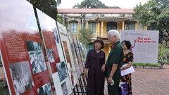 Gần 100 tư liệu hình ảnh quý tại triển lãm “Đất nước trọn niềm vui”