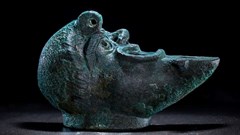 Tìm thấy cây đèn 2.000 năm tuổi giống... đèn thần của Aladdin