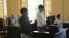 Phiên tòa xét xử vụ đập phá xe chở phóng viên Văn hóa tác nghiệp tại Khánh Hòa: Tuyên phạt các đối tượng 15 tháng tù giam