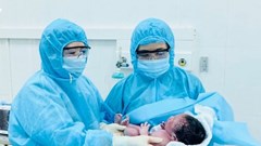 Một thai phụ là F2 sinh con an toàn trong khu cách ly ở Lào Cai