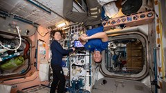 NASA hợp tác với tư nhân bán vé du lịch vũ trụ đầu tiên lên ISS