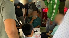 TPHCM: Bắt quả tang đánh bạc, có đối tượng là cán bộ phường tham gia