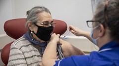 Kinh nghiệm thành công trong tiêm vaccine Covid-19 ở Anh