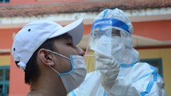 Hy sinh thầm lặng của các “chiến sỹ áo trắng” ở tuyến đầu chống dịch