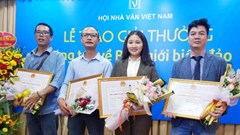 Người viết trẻ không còn tự thân và đơn độc