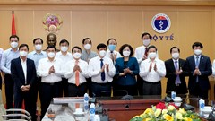 Bộ Y tế tiếp nhận 160 tỷ đồng và 4 triệu liều vắc xin phòng Covid-19