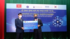 Hàn Quốc tặng ngành y tế Việt Nam máy đo thân nhiệt từ xa