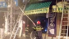 TPHCM: Cứu 4 người thoát khỏi đám cháy lúc rạng sáng