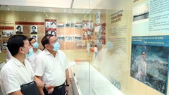 Bộ trưởng Nguyễn Văn Hùng:  Nhiều hình ảnh, hiện vật xúc động ở trưng bày “Người đi tìm hình của nước”