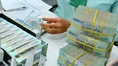 “Căng” thanh khoản, nhiều ngân hàng “rục rịch” tăng lãi suất