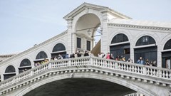 EU nhất trí nới lỏng hạn chế đi lại trong mùa Hè