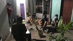 Tụ tập uống bia xem đá bóng, 7 người bị công an đề xuất phạt nặng