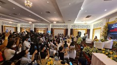 Đã đến lúc phải xử lý nghiêm một hiện tượng lệch chuẩn văn hóa